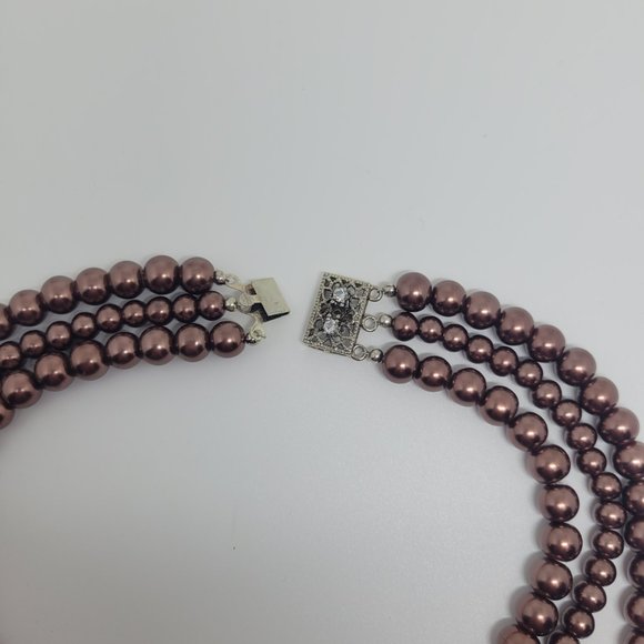21" (3) Strand Glistening Cocoa Glass Pearl Necklace with Filigree Box Clasp - Picture 4 of 4